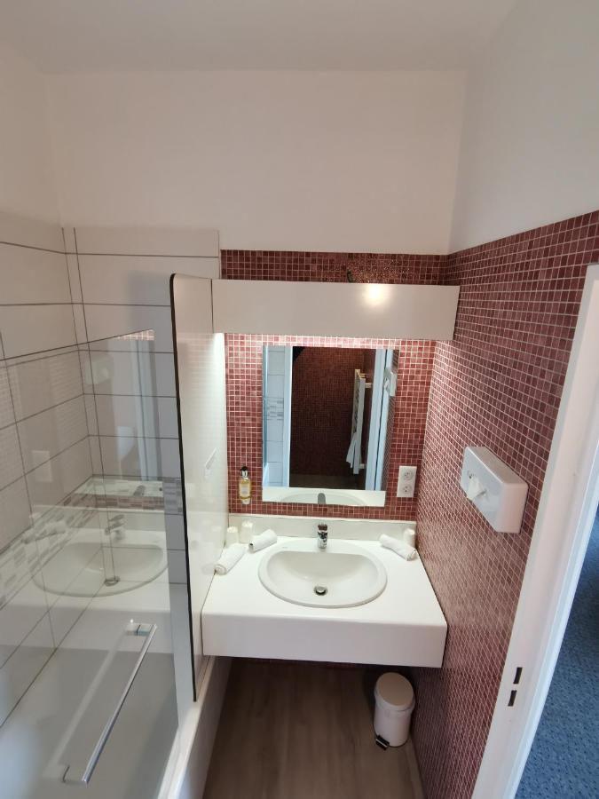 Logis Le Cerf Hotel 3*