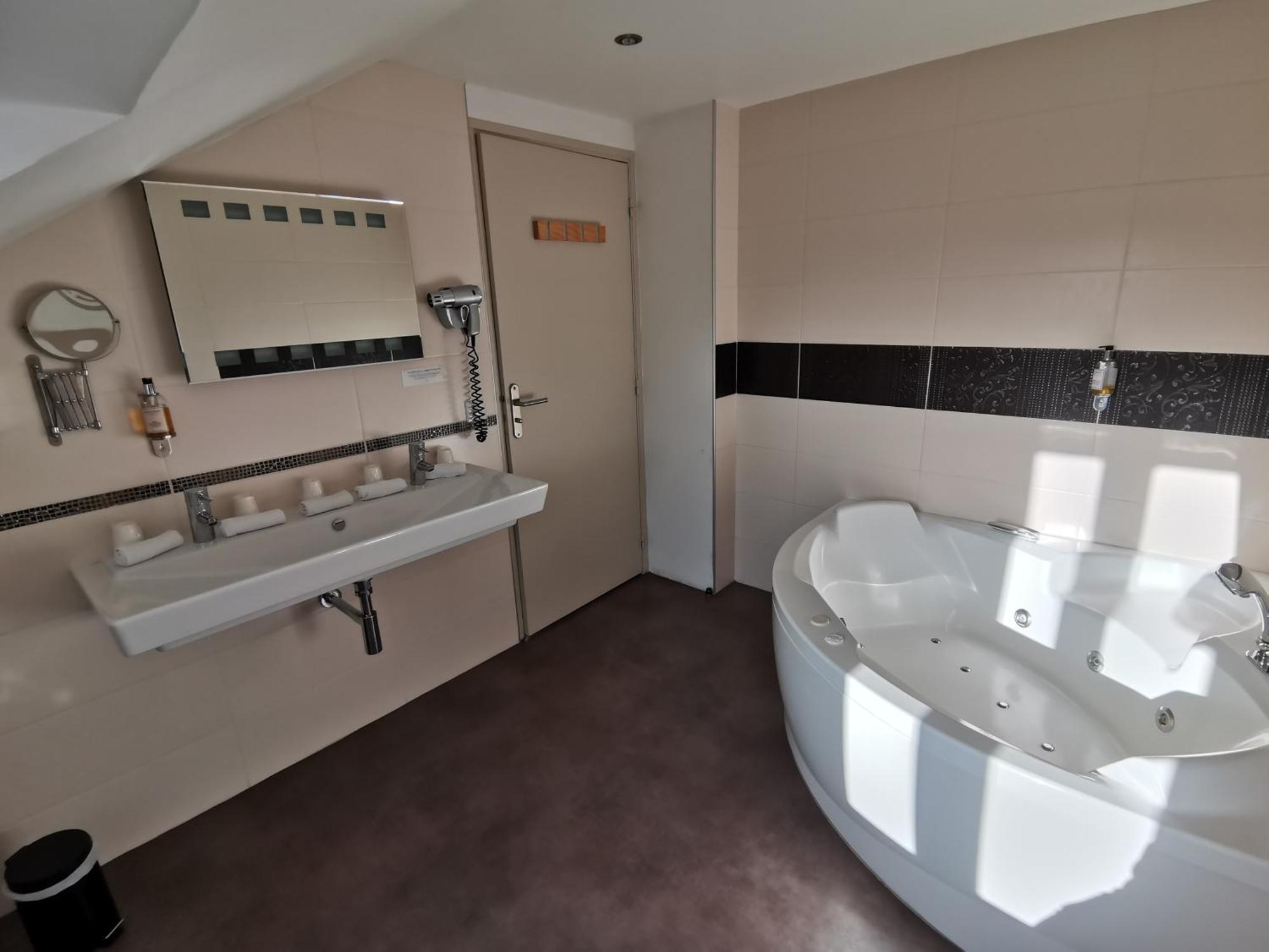Hotel Logis Le Cerf Briare