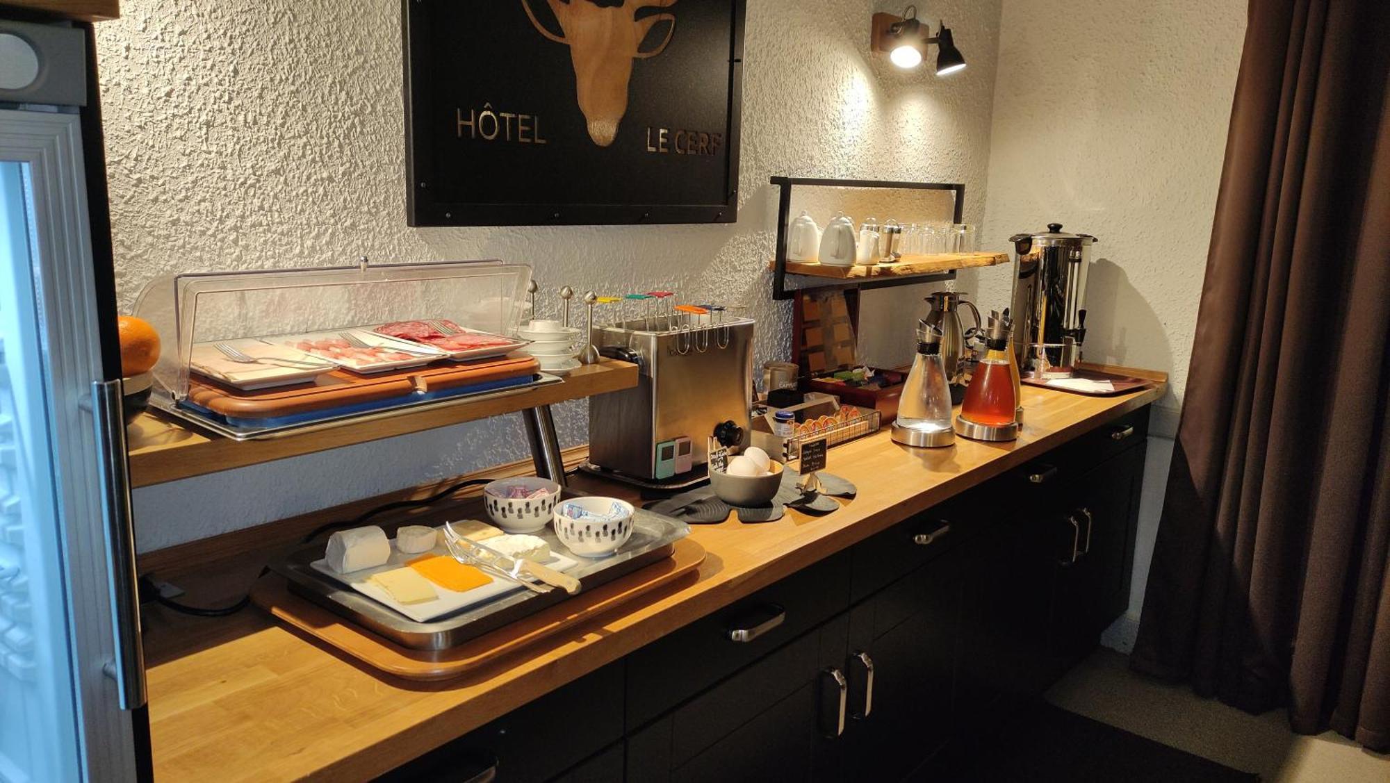 Logis Le Cerf Hotel 3*