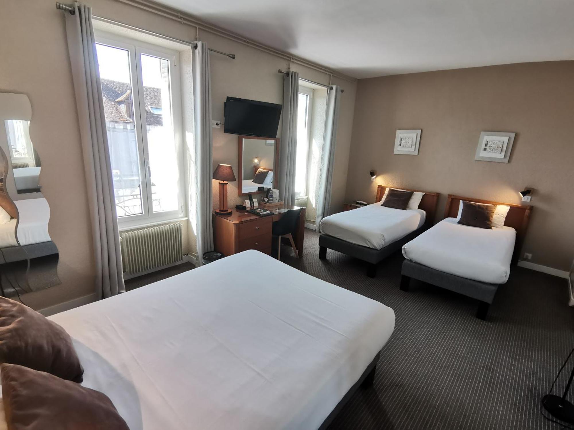 Hotel Logis Le Cerf 3*