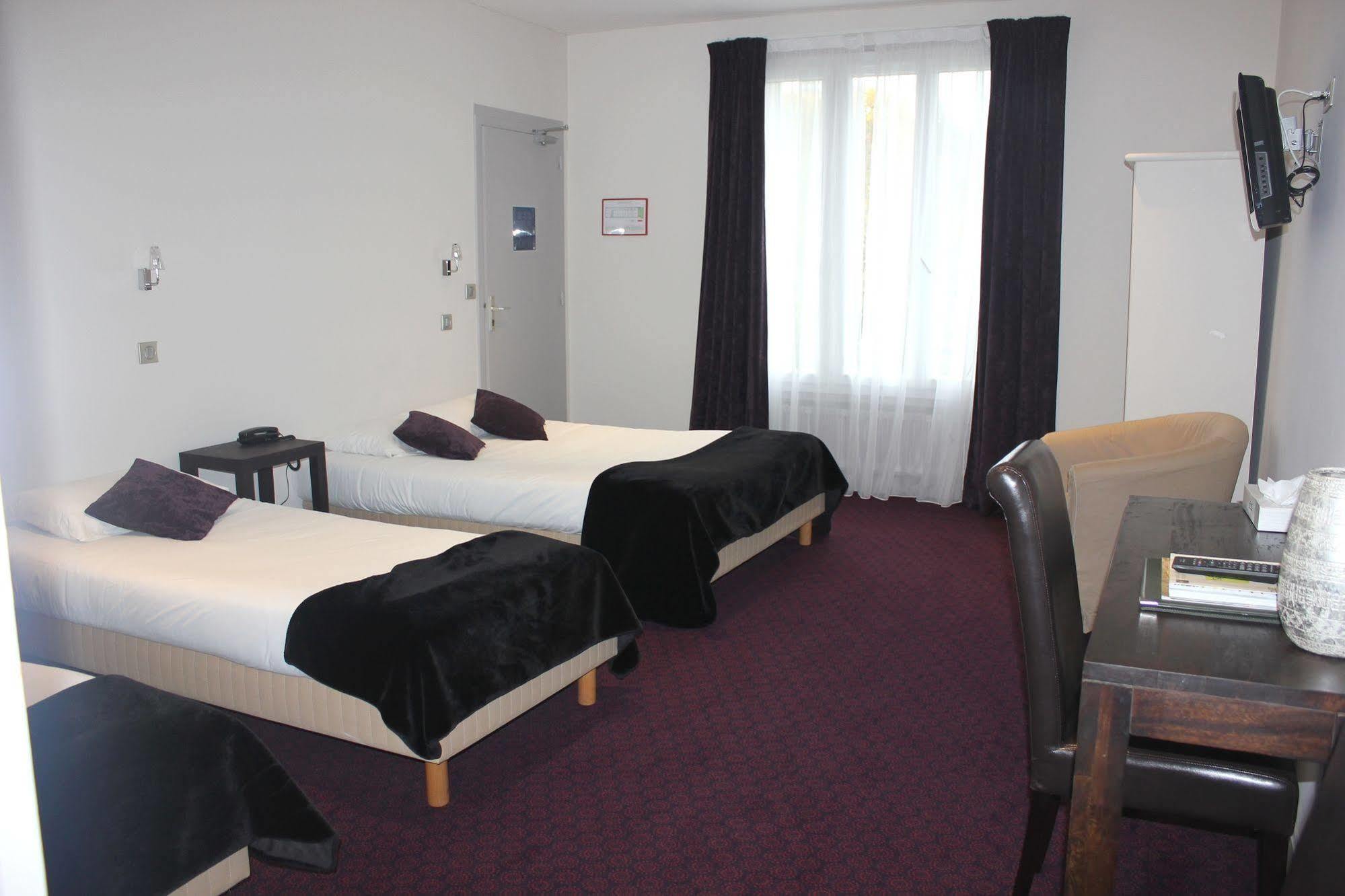 Logis Le Cerf Hotel 3*