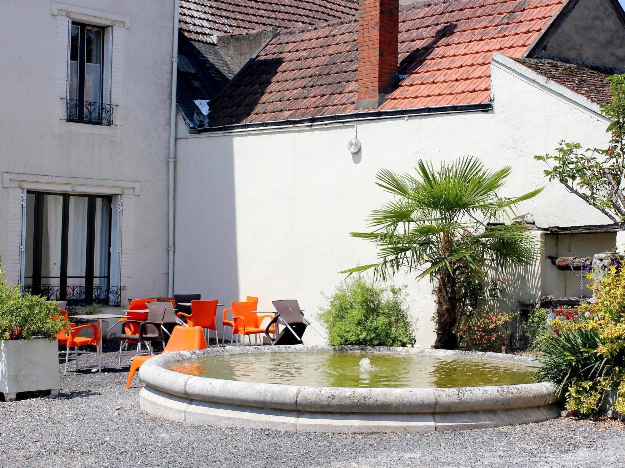 Hotel Logis Le Cerf 3*