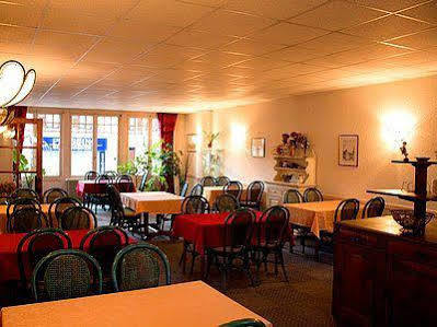 Hotel Logis Le Cerf 3*